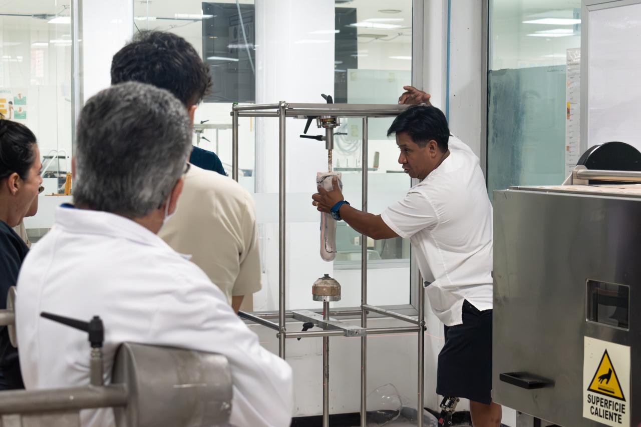 Prosthetic technician in Colombia building an artificial leg.